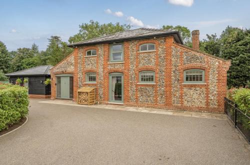 Bury St Edmunds House | Coach House with Hot Tub in Idyllic Bury St Edmunds