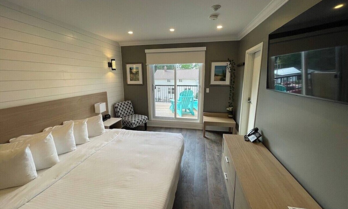 Grand Bend Hotel | Coastal Suites in Grand Bend