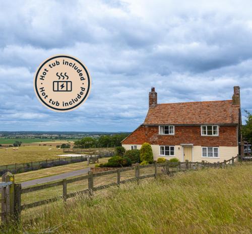 Stone in Oxney Apartment | Coldharbour Cottage with Hot Tub
