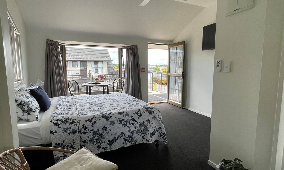 Blenheim Hotel | Colonial Motel