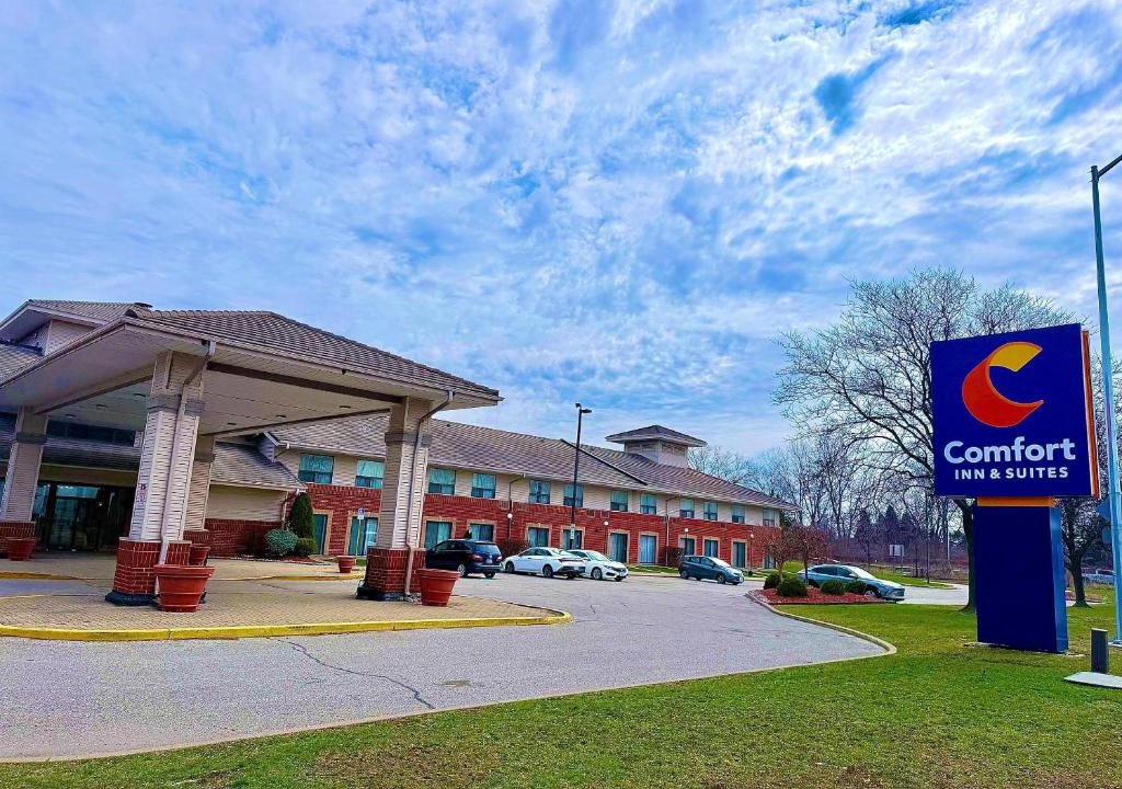 Windsor Hotel | Comfort Inn & Suites Ambassador Bridge