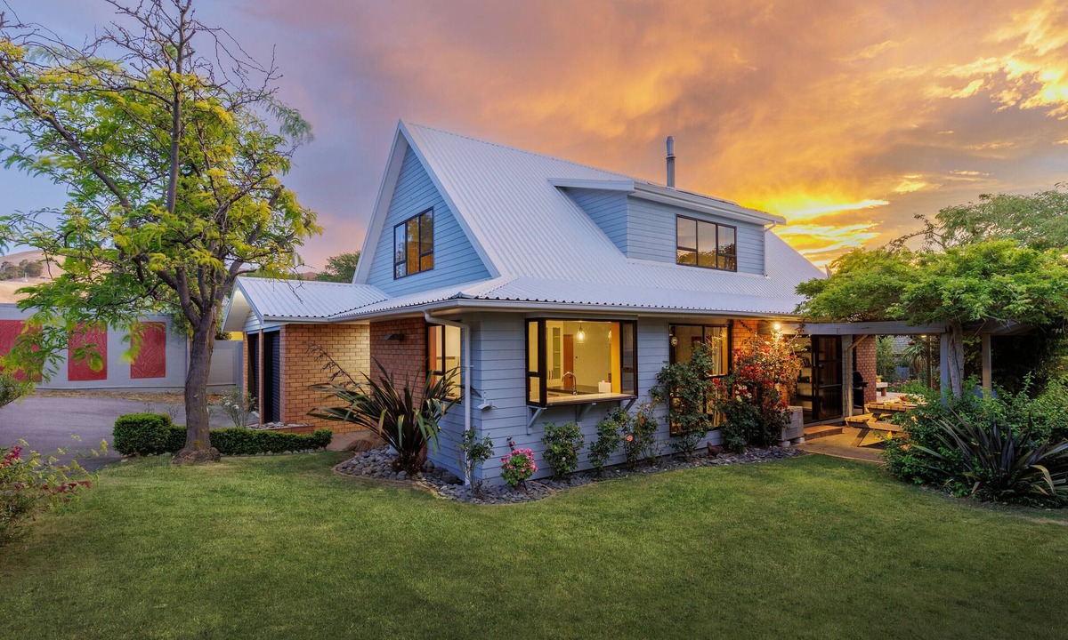 Blenheim House | Comfort, Style, Relaxation. Your Home Away from Home Awaits!