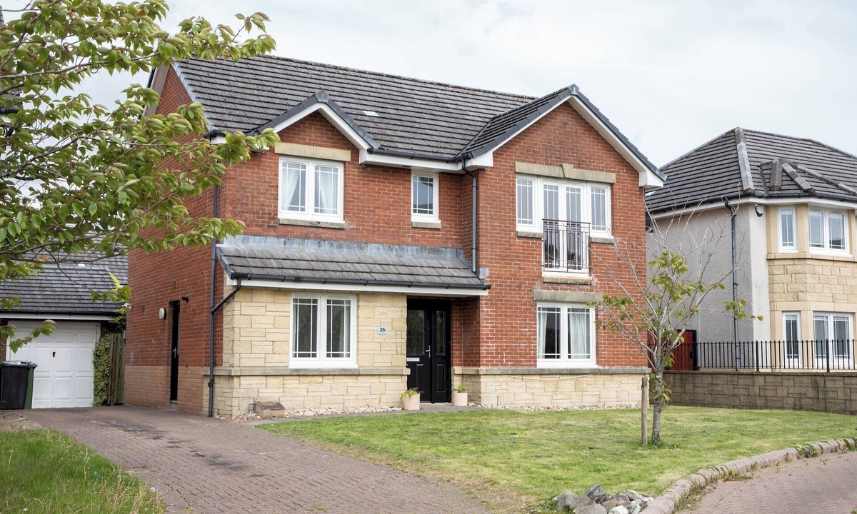 Nitshill House | Comfortable & Fabulous Family Home with Garden - Pass the Keys