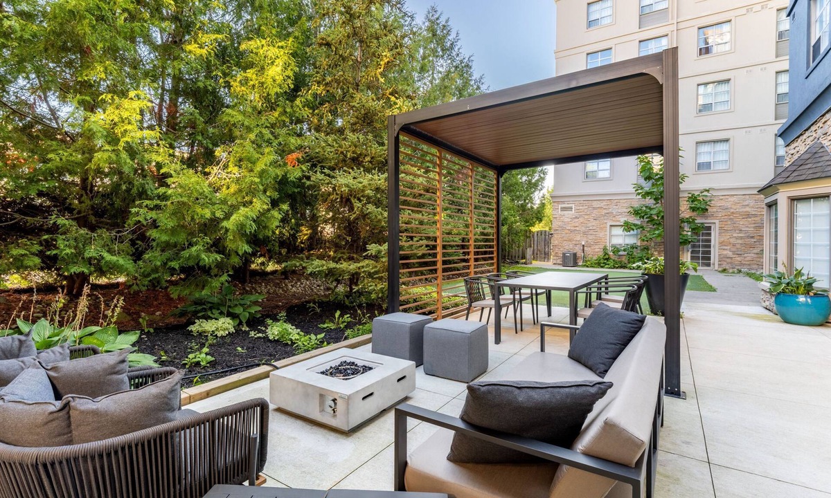 Westminster Apartment | Comfortable King Studio w/Pool + Daily Breakfast