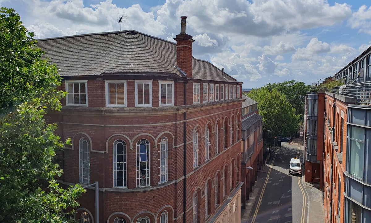 Nottingham City Centre Apartment | Comfortable Large StudioApt CloseOldMarketSquare