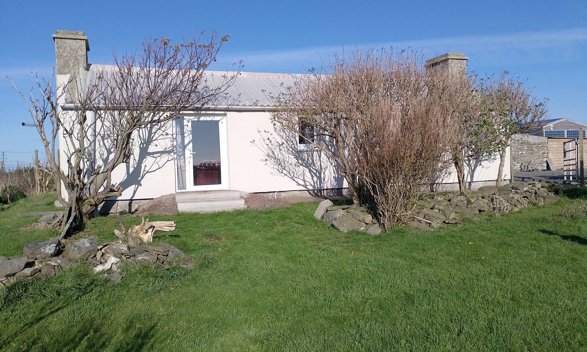 Sanday House | Comfortable three bedroom bungalow located in Orkney Islands complete with emus.