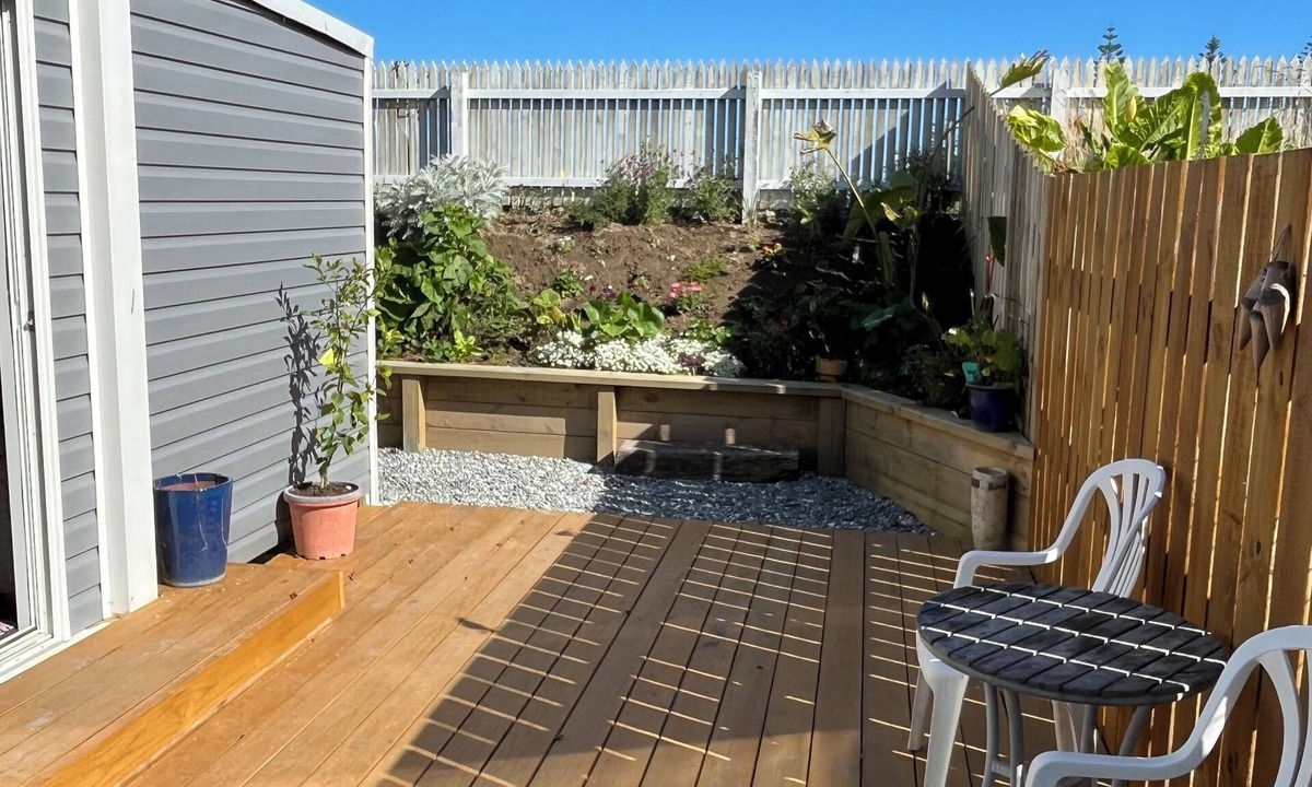 Greymouth House | Container home - central warm private