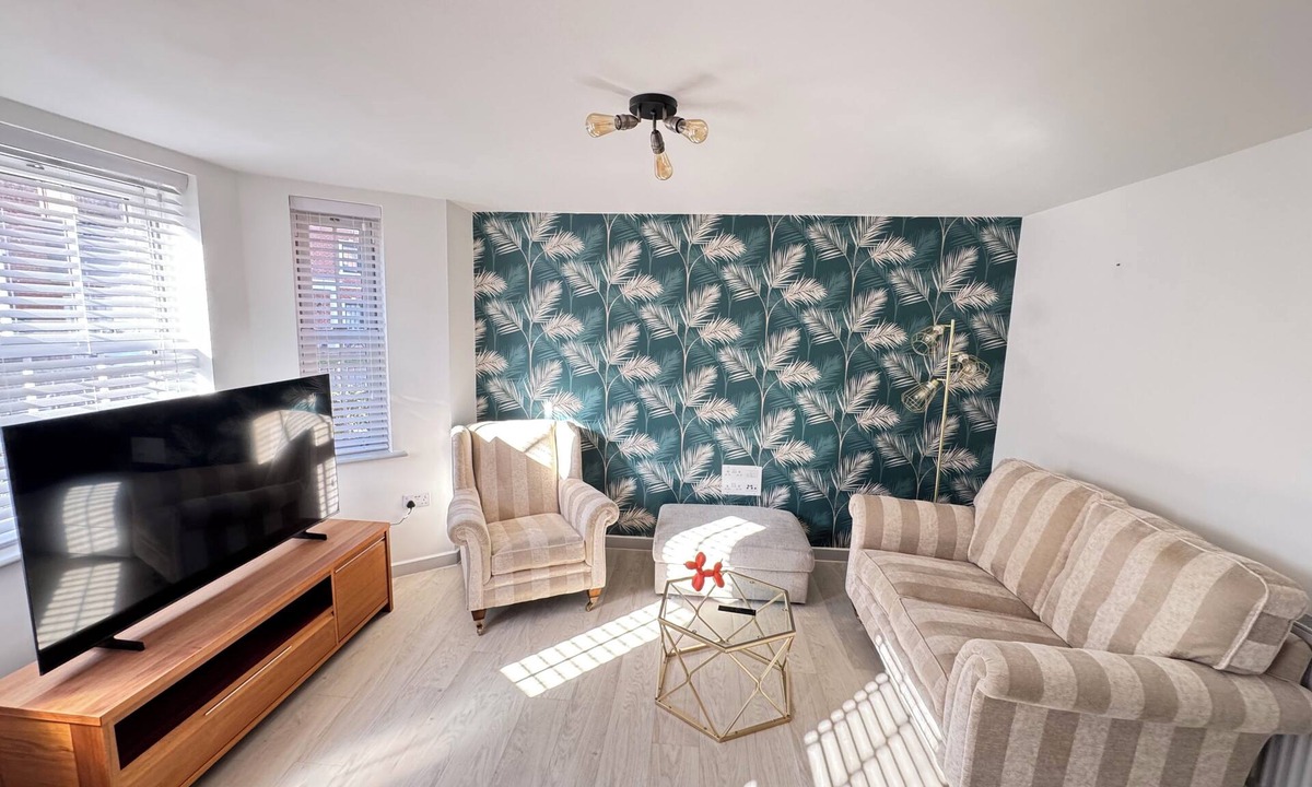 Bedford Apartment | Contemporary Two Bedroom Two Bathroom Apartment with Parking, Bedford