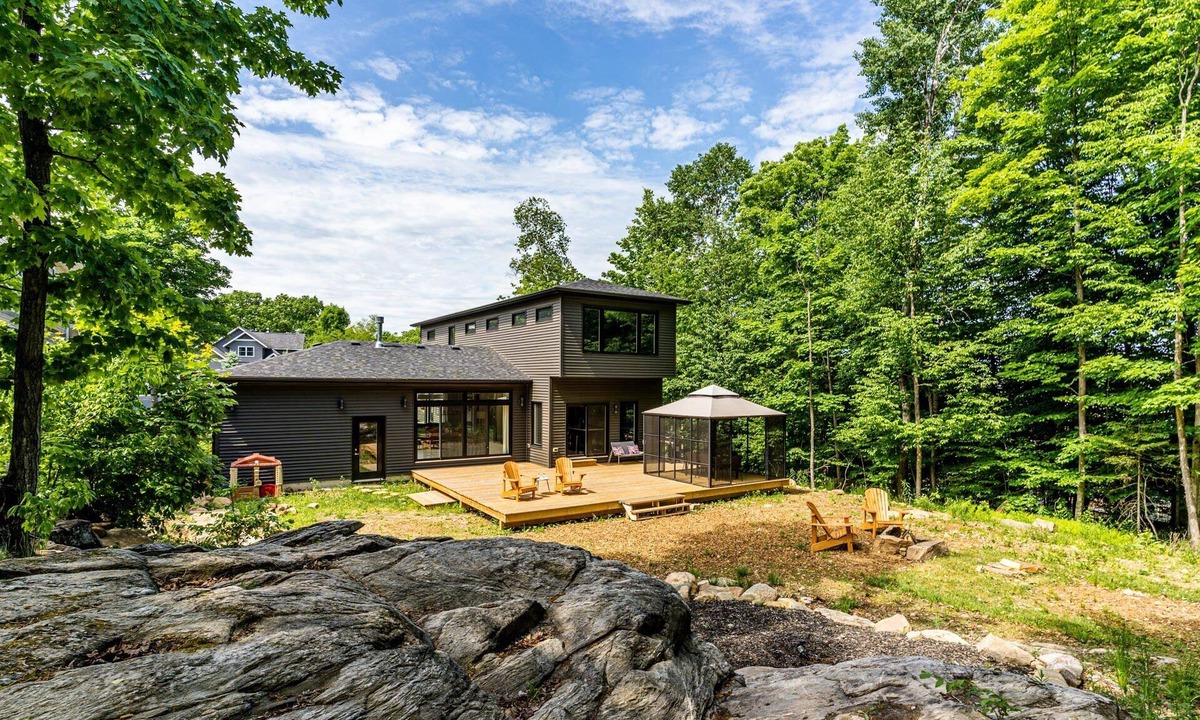 Huntsville House | Contemporary Villa Nordica, close to downtown/Beach/Free Provincial Park Pass