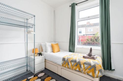 Grimsby House | Convenient 4 Bedroom Home in Central Grimsby