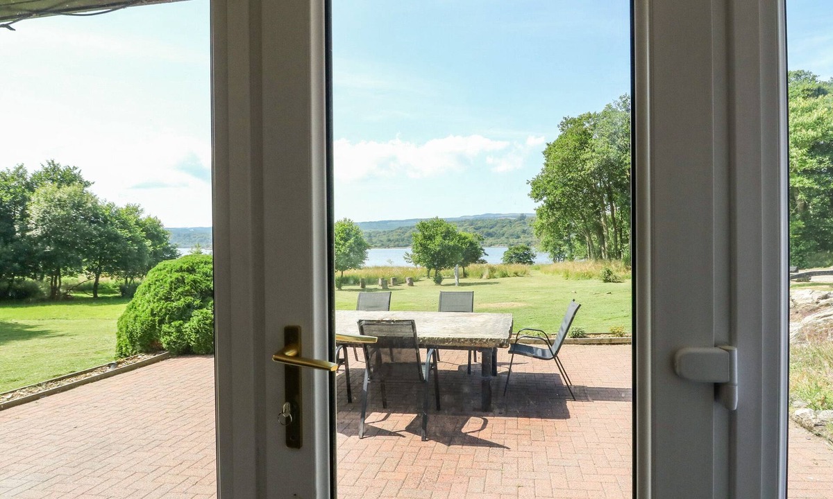 Tarbert House | CORRANBUIE, pet friendly, character holiday cottage in Tarbert