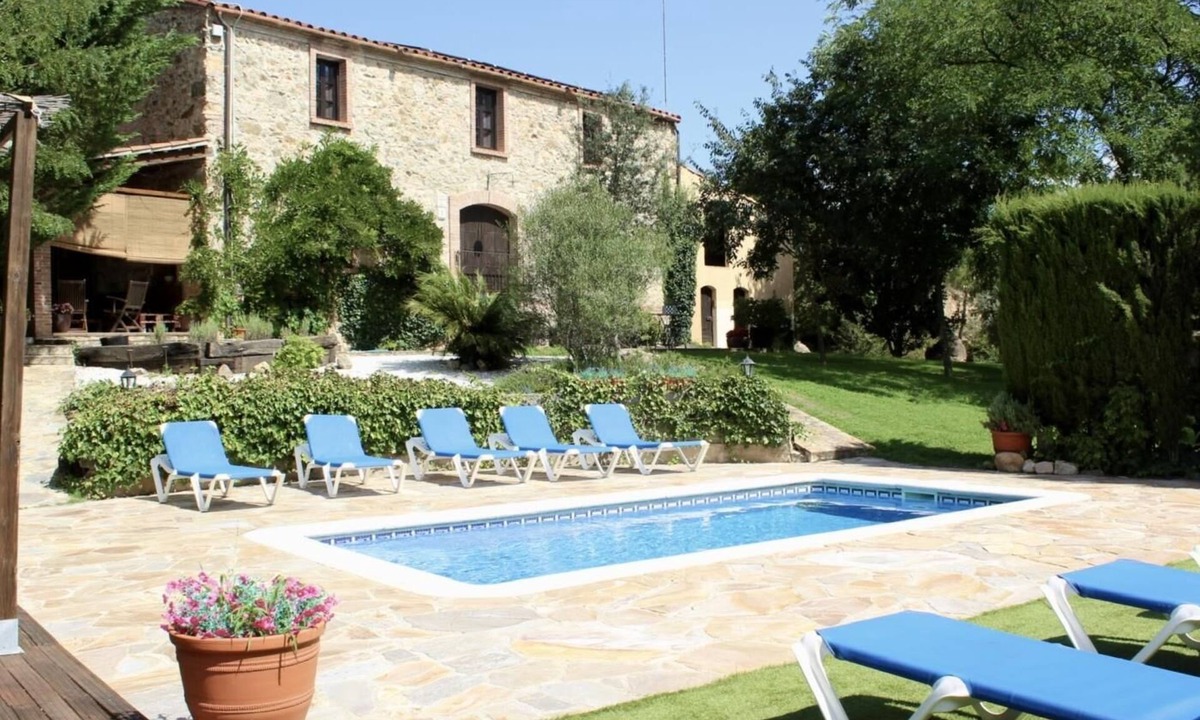 Massanes Villa | Costabravapartment Can Marc with private pool and tennis court