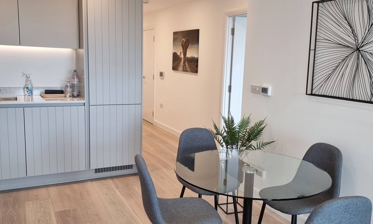 Custom House Apartment | Cosy and Comfy Flat in London Docklands