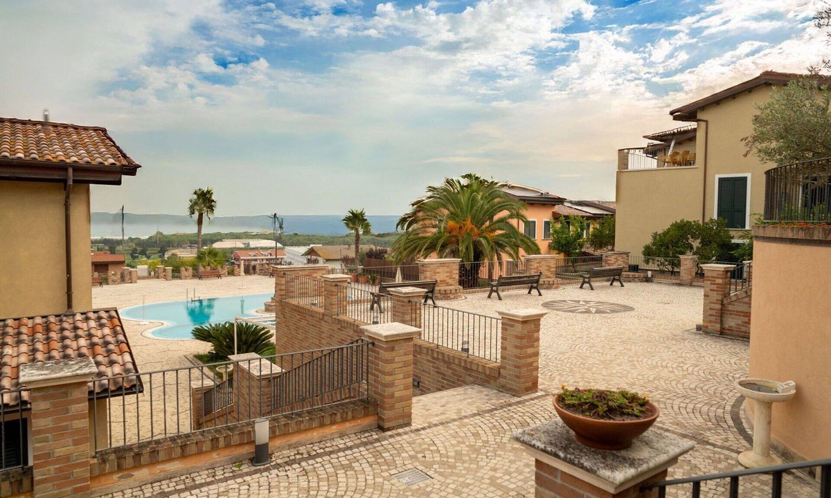 Tortoreto Lido Apartment | Cosy apartment for 4 people with A/C, pool, WIFI, TV, patio and pets allowed