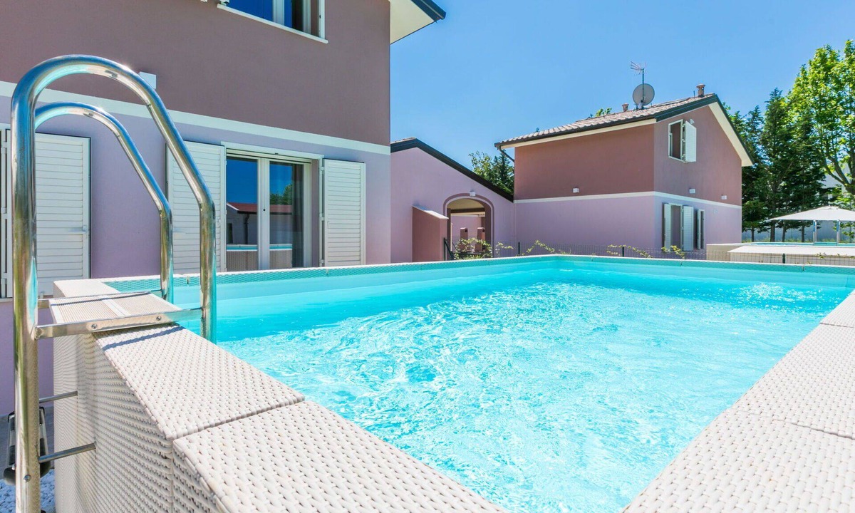 Cecina Apartment | Cosy apartment for 7 people with private pool, WIFI, A/C, TV, terrace and pets allowed
