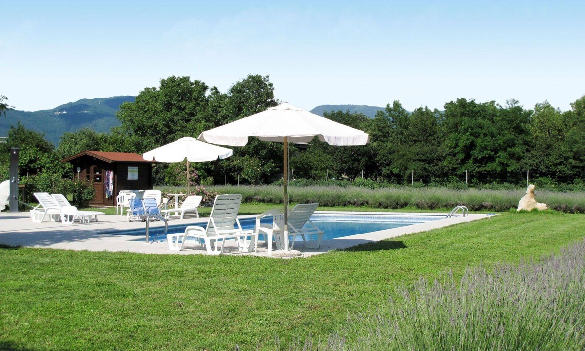Povoletto House | Cosy apartment in villa for 4 guests with WIFI, pool, A/C, TV and terrace