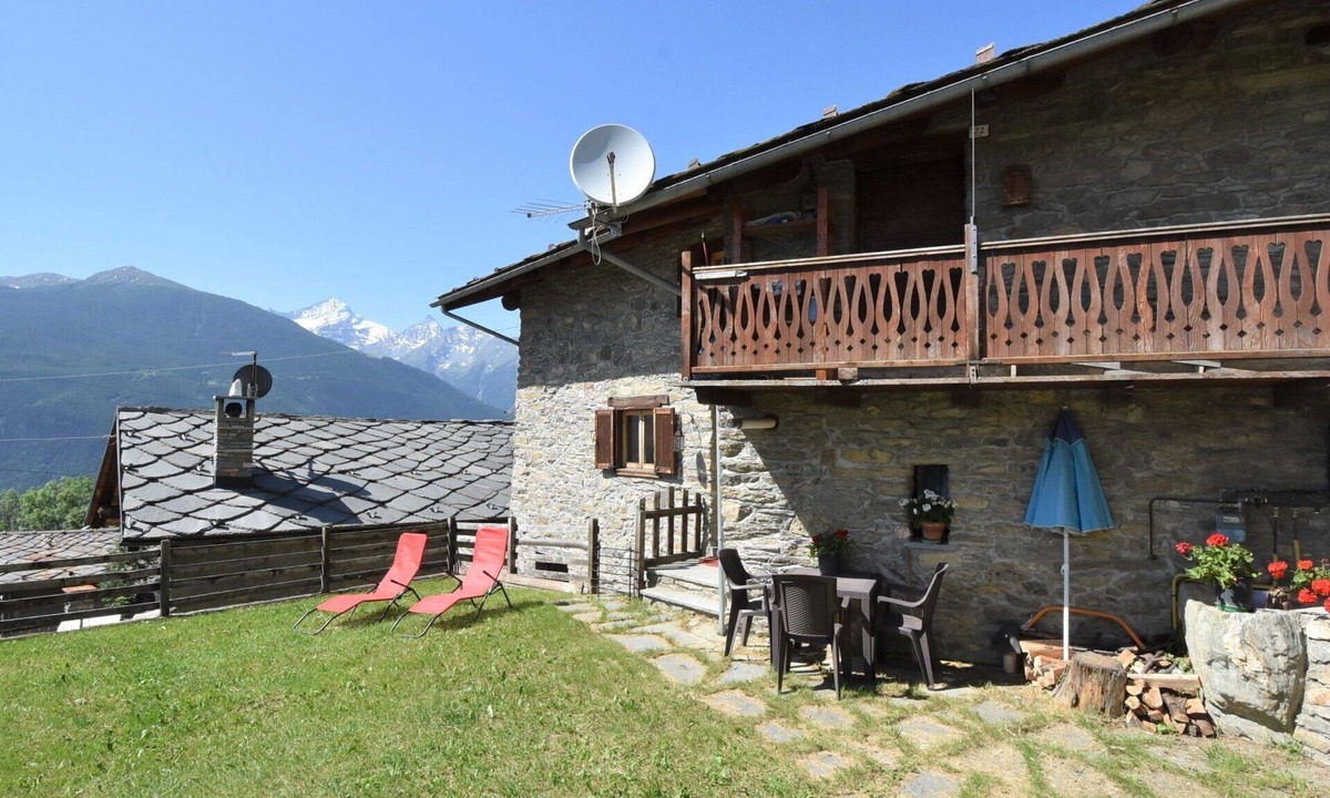 Sarre Apartment | Cosy apartment for 5 people with TV and pets allowed, close to Aosta