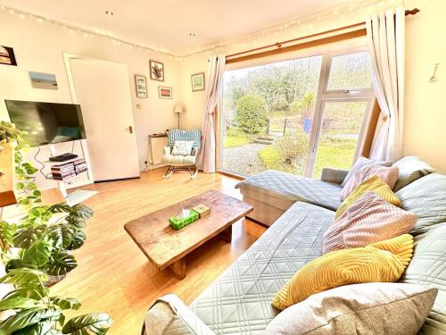 Crinan House | Cosy Crinan Cottage - Pet Friendly, Wetroom, Garden