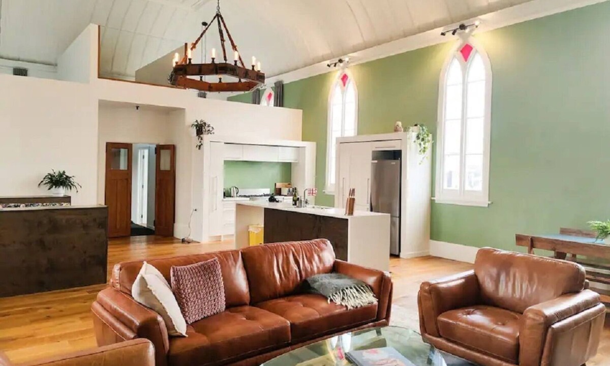 Reefton House | Cosy Historical Chuch in Quaint Mountain Village.