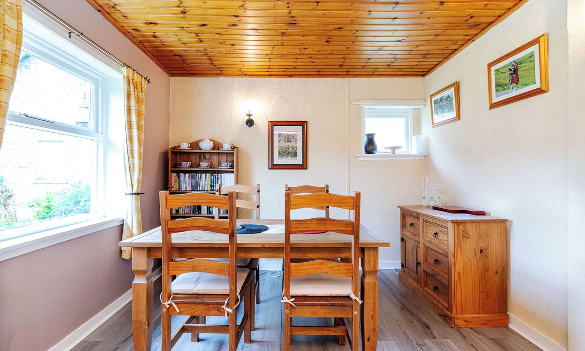 Lochearnhead Cabin | Cosy Log Cabin Near Loch Earn