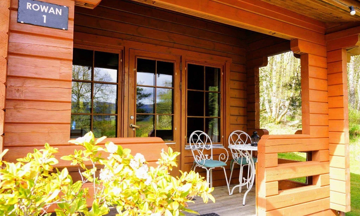 Killin Cabin | Cosy Rowan (2) woodland lodge by Killin, Loch Tay
