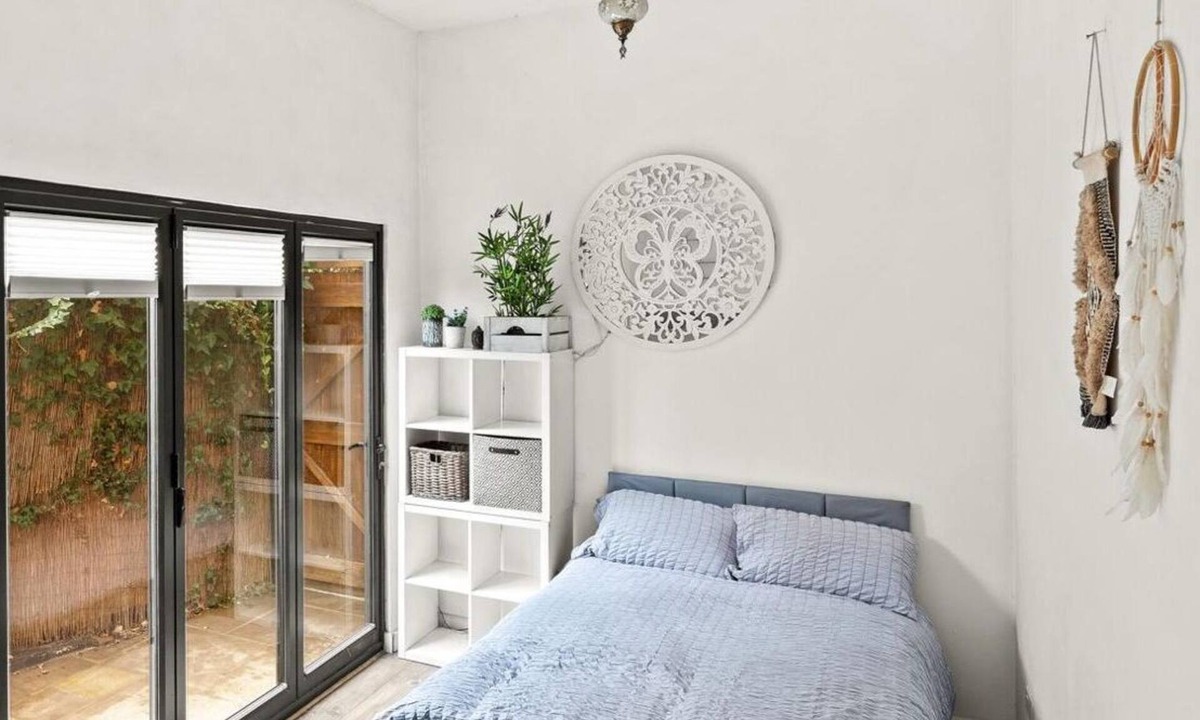 Cuffley House | Cosy Self contained flat part of home in Hert close to forest & trains