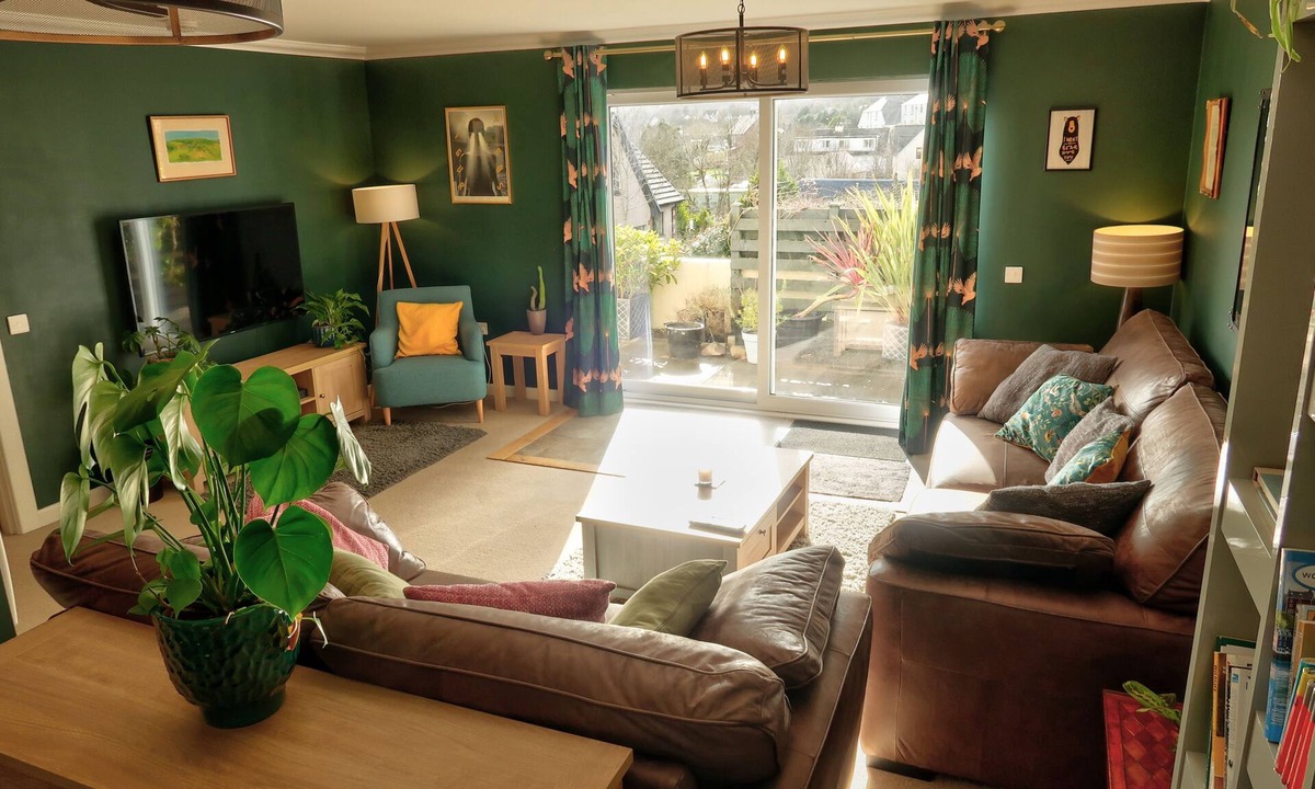 Tobermory Apartment | Cosy Tobermory retreat with garden, perfect for couples