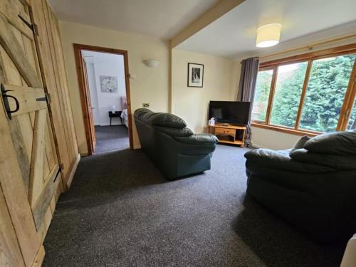 Mainland House | Cottage - Sleeps 5 - Garden - River Side