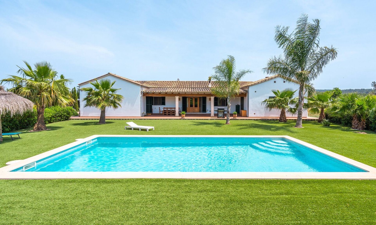 Sa Cabaneta Villa | Country House 'Can Mossenyer' with Mountain View, Private Pool and Wi-Fi