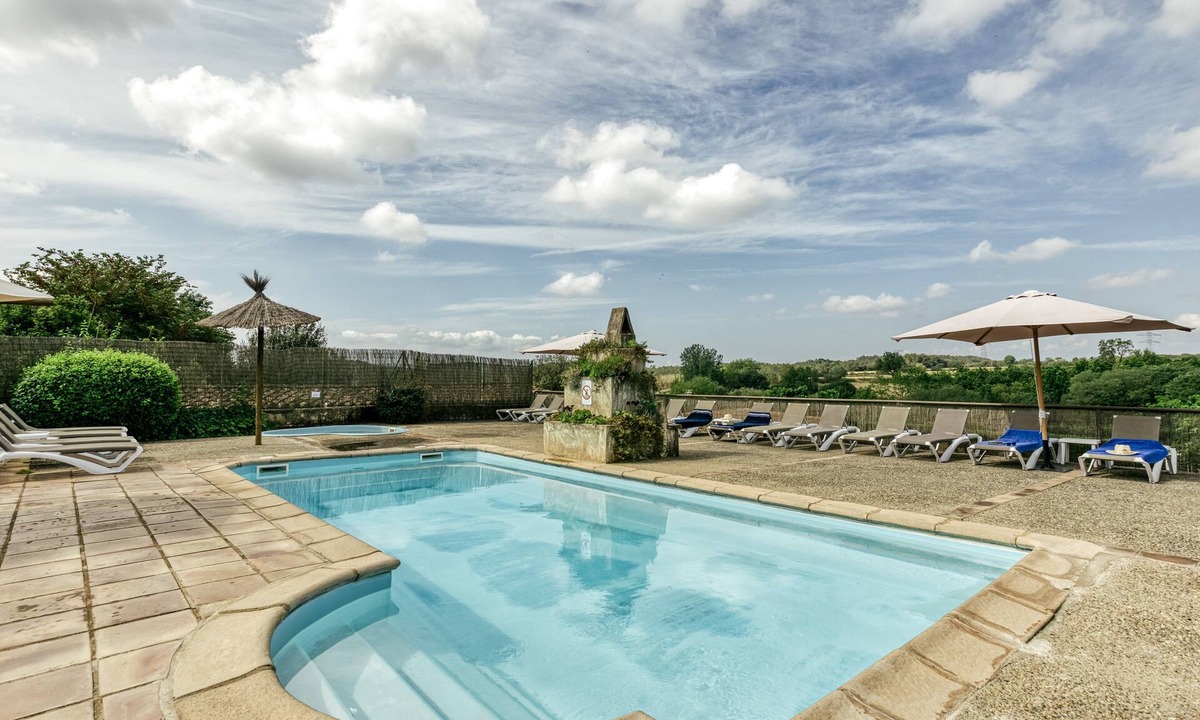 Llampaies House | Country House 'El Rebost Rural De Can Gat Vell' with Shared Pool, Wi-Fi and Air Conditioning