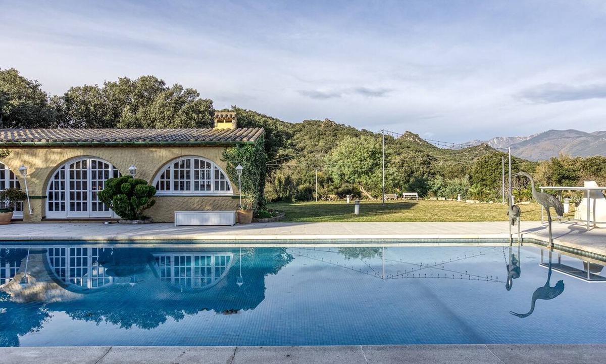 Darnius Apartment | Country House "Masia Mimosa" with Shared Pool, 5 Shared Terraces & Wi-Fi