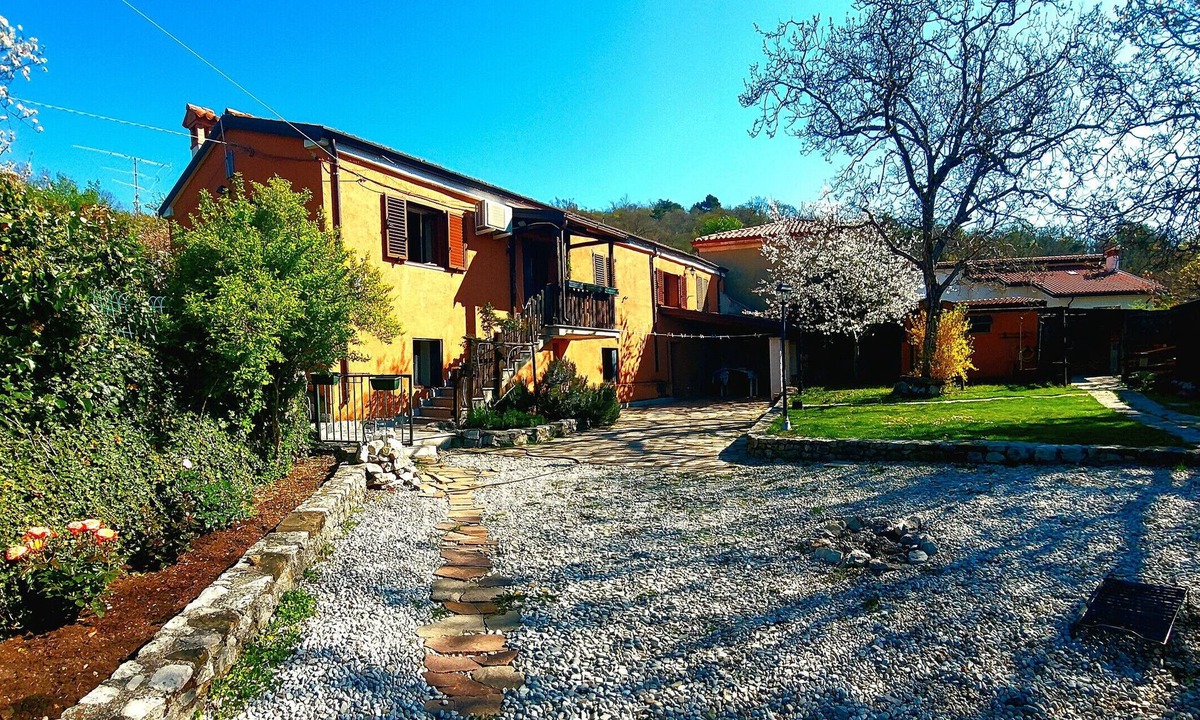 San Dorligo della Valle House | Country House 'Trieste Per Te Natura E Relax' with Mountain View, Private Garden and Wi-Fi