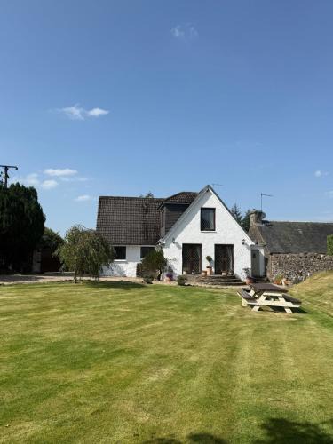 Glasgow House | Countryside Farmhouse - Glasgow - Sleeps 6