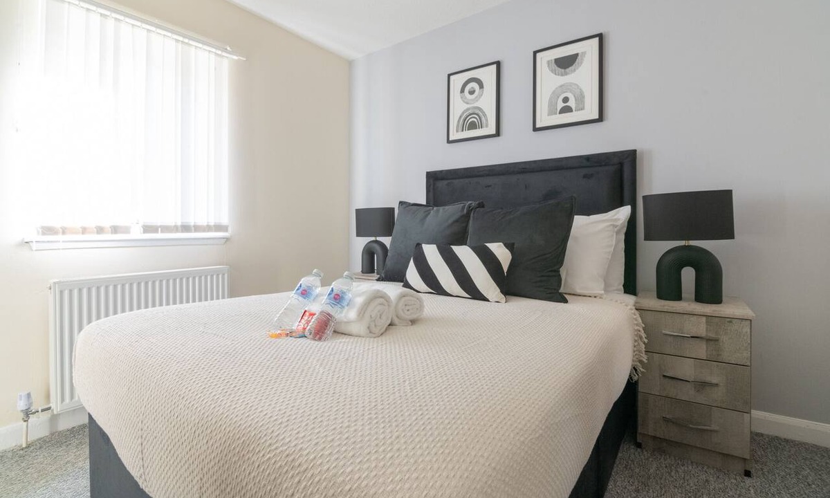 Paisley Apartment | Cozy 1BR at Rowans Gate | 2 Beds
