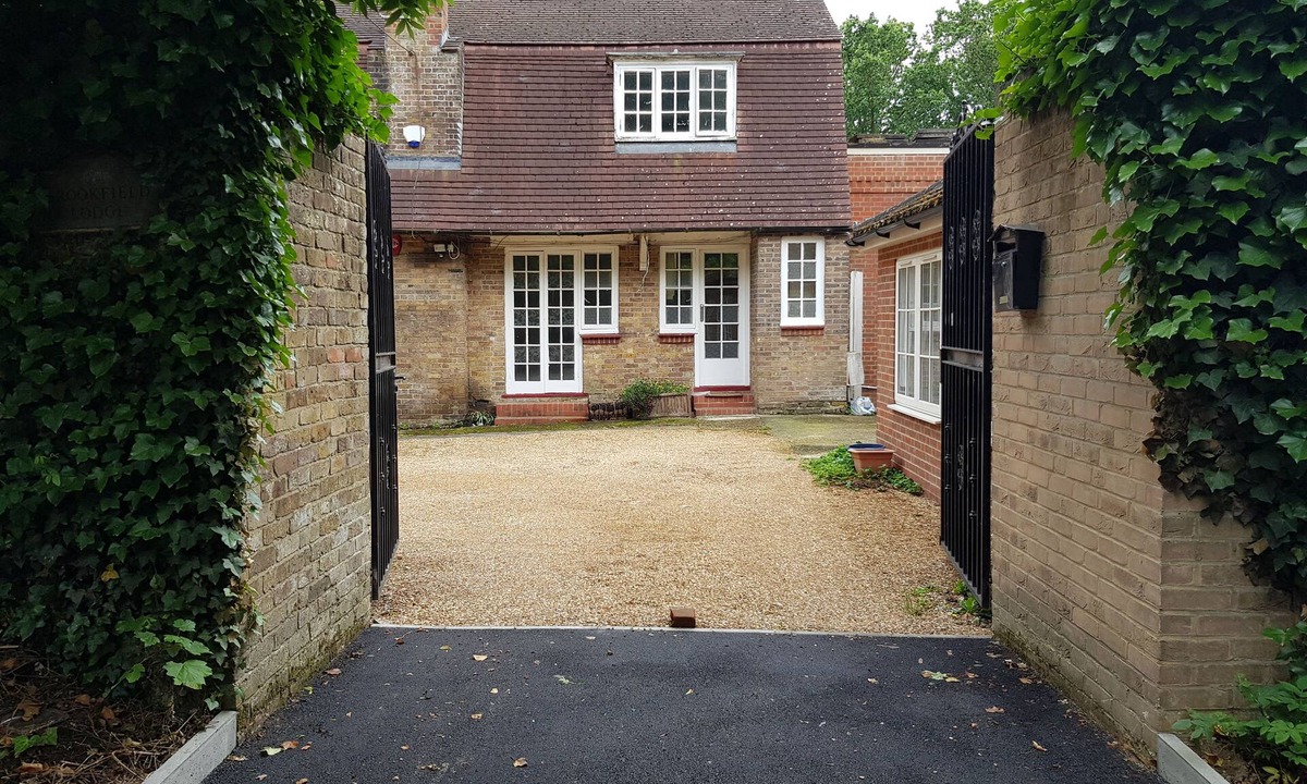Horton Cottage | Cozy 3-Bed near Heathrow/Windsor +Free Parking