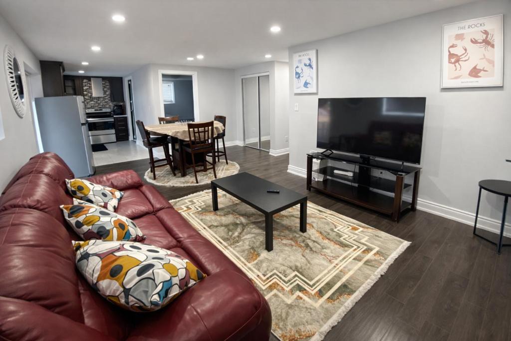 Mount Pleasant Apartment | Cozy 3-Bedroom Caledon Basement Suite with Private Entry, Full Kitchen, WiFi, Laundry & Spacious Backyard Patio - 5 Mins to Brampton - Great for Families, Groups & Long Stays!