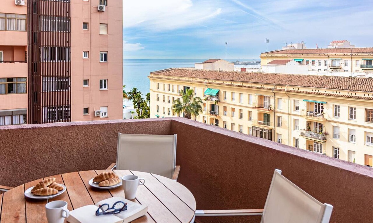 La Caleta Apartment | Cozy Apartment in Central Málaga, Close to Sancha Beach