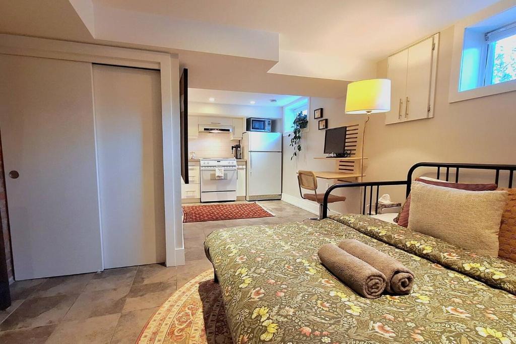 Crescent Heights Apartment | Cozy Boho Studio Suite