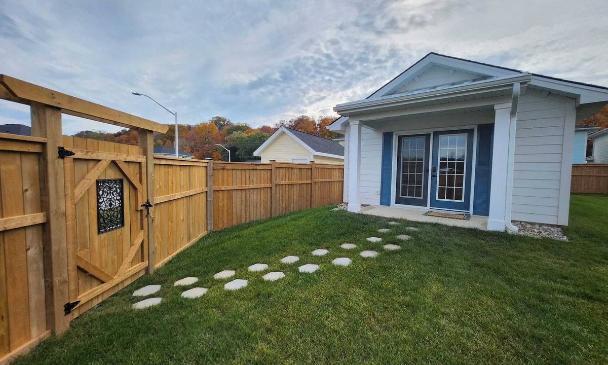 Port Stanley House | Cozy bungalow minutes from the beach and the beautiful downtown of Port Stanley!