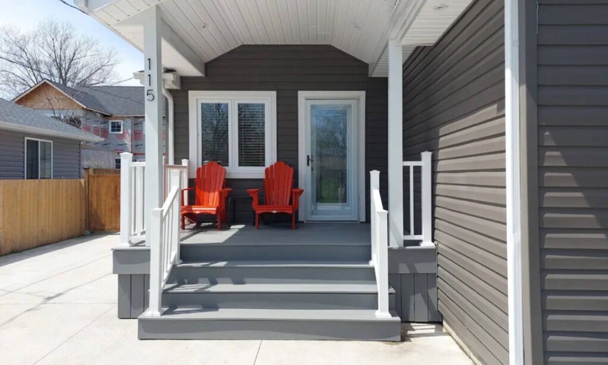 Levergood Beach House | Cozy cottage steps from beautiful Lake Erie w/Hot tub. Wine, dine and unwind!