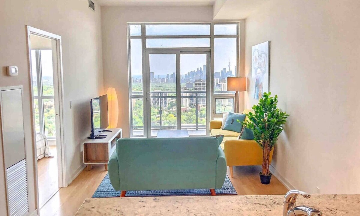 Mount Pleasant West Apartment | Cozy Furnished 1 Bedroom Condo - Midtown Toronto - Amazing Views