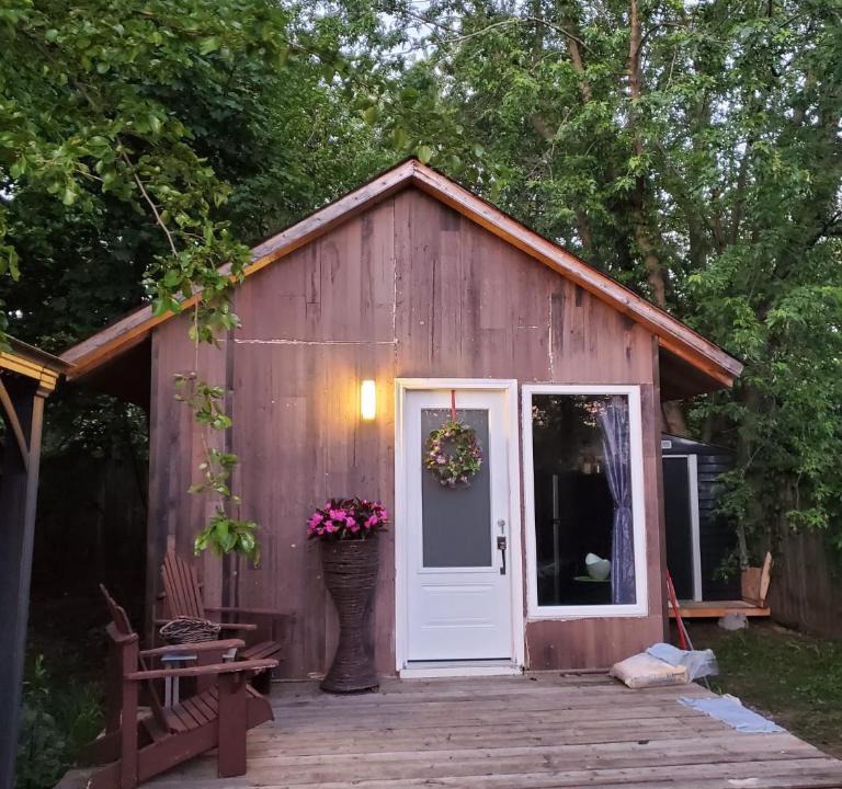 Niagara Falls Apartment | Cozy Guest House with Attic in the Heart of Niagara Falls