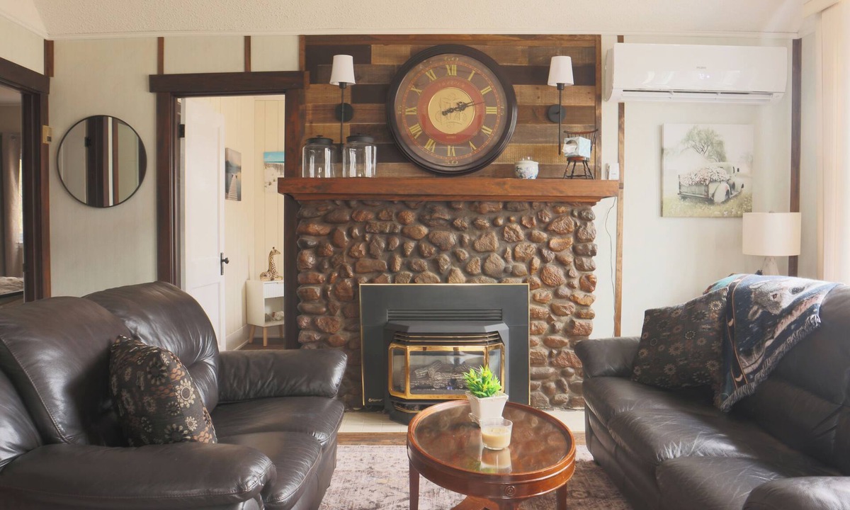 Boblo Island Cottage | Cozy hidden gem in Amherstburg with a view of Lake Erie.