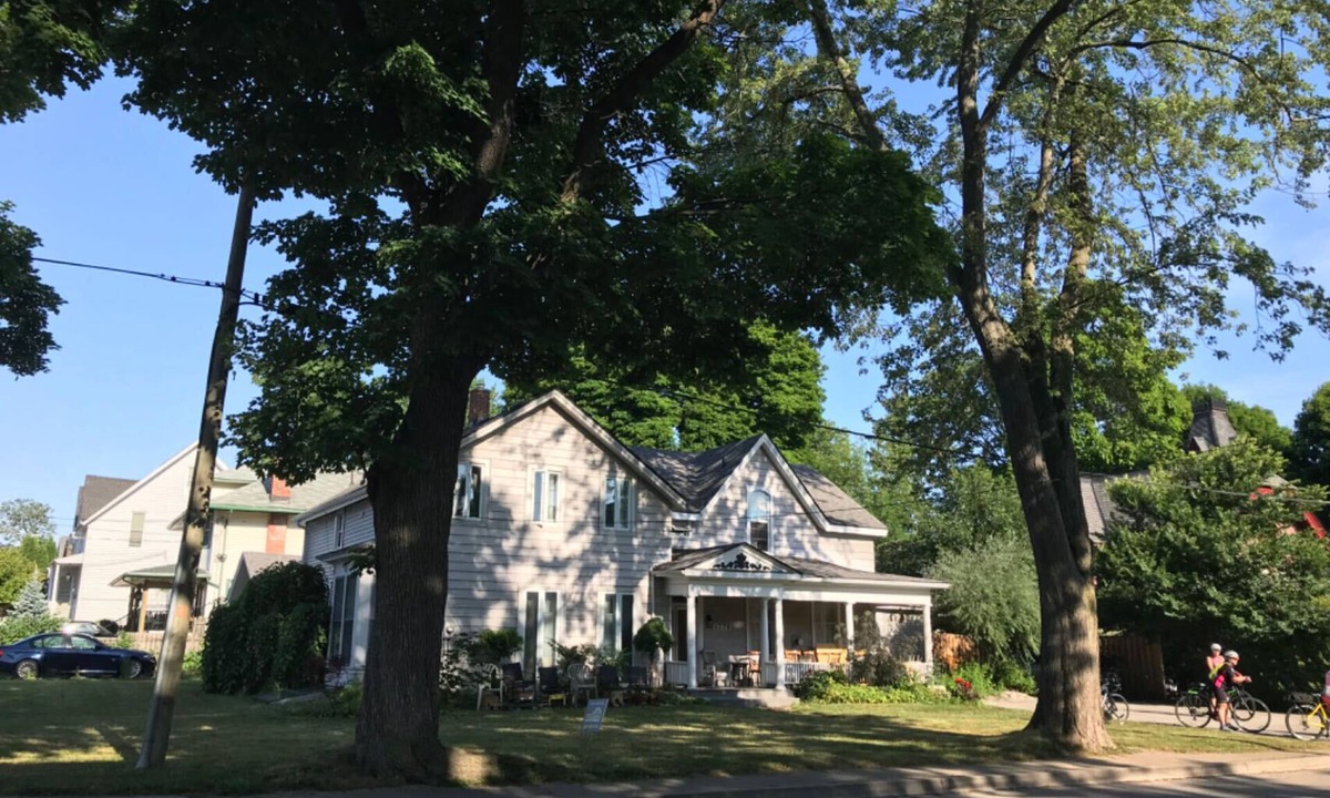Niagara Falls House | cozy house walk to Falls