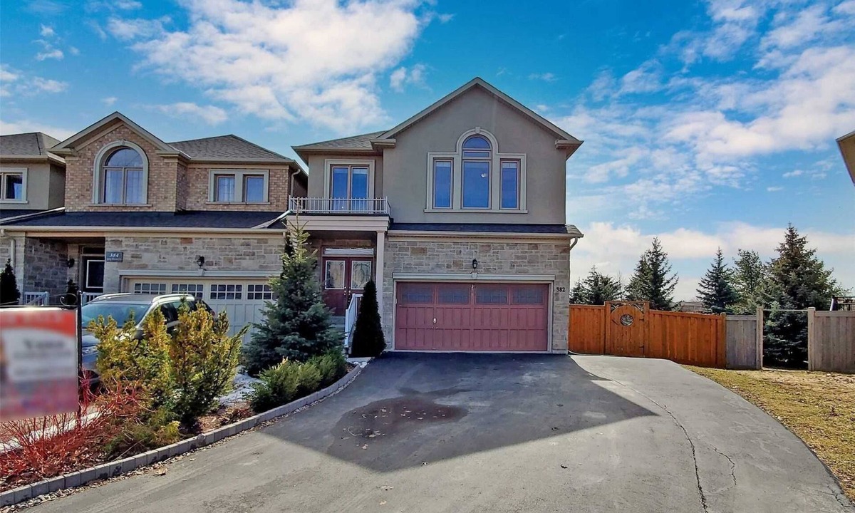 Oakville House | Cozy park view suit in Oakville