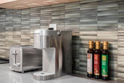 Hamilton Apartment | Cozy Spacious 2BR Suite with Parking & Wi-Fi