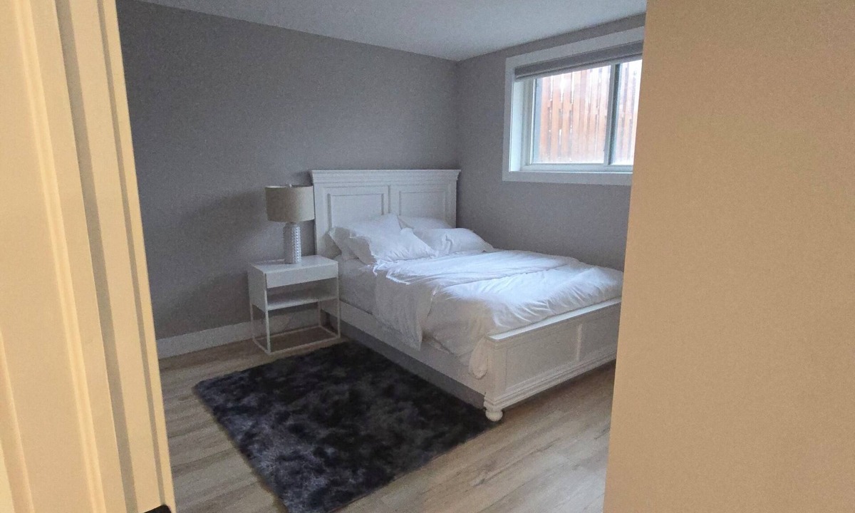 Rosemount Apartment | Cozy2Bedroom Basement Apartment.5mins walk2key amenities & malls.Family-friendly