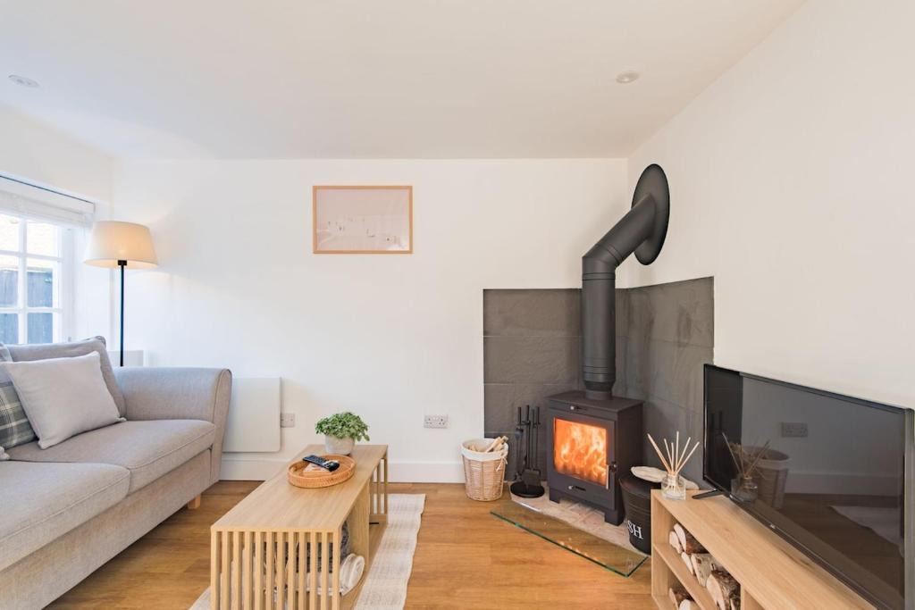 Sandwich House | Crafters Cottage