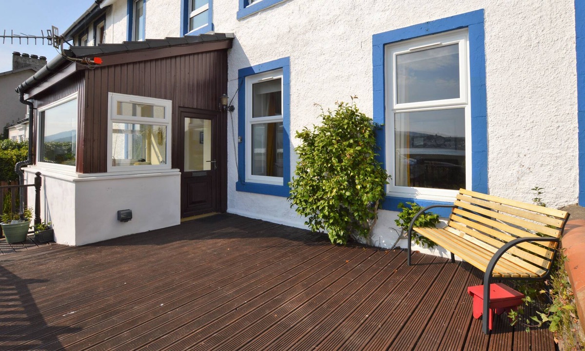 Strone Apartment | Craigard View - waterfront apartment, sea views