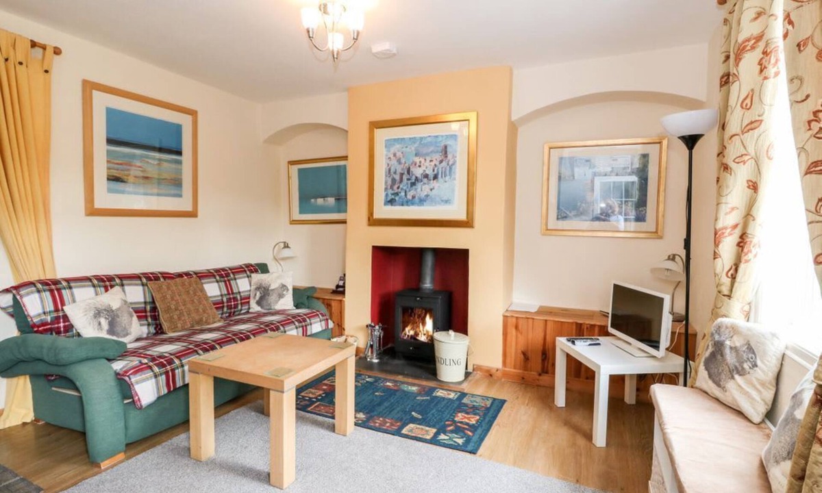 Cairnbaan House | Crinan Canal Cottage, Kilmartin